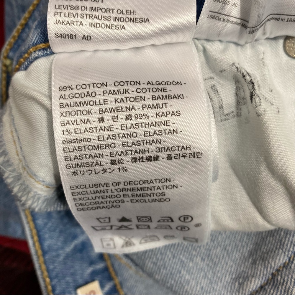 Levi’s • Ribcage Straight Jeans - Picture 5 of 11